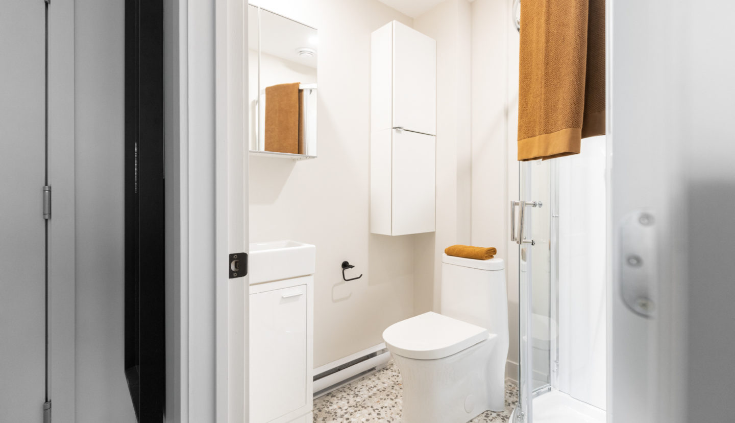 lemojave 4 bed bathroom