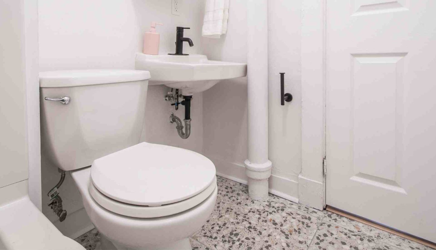 commodore 5 bed bathroom