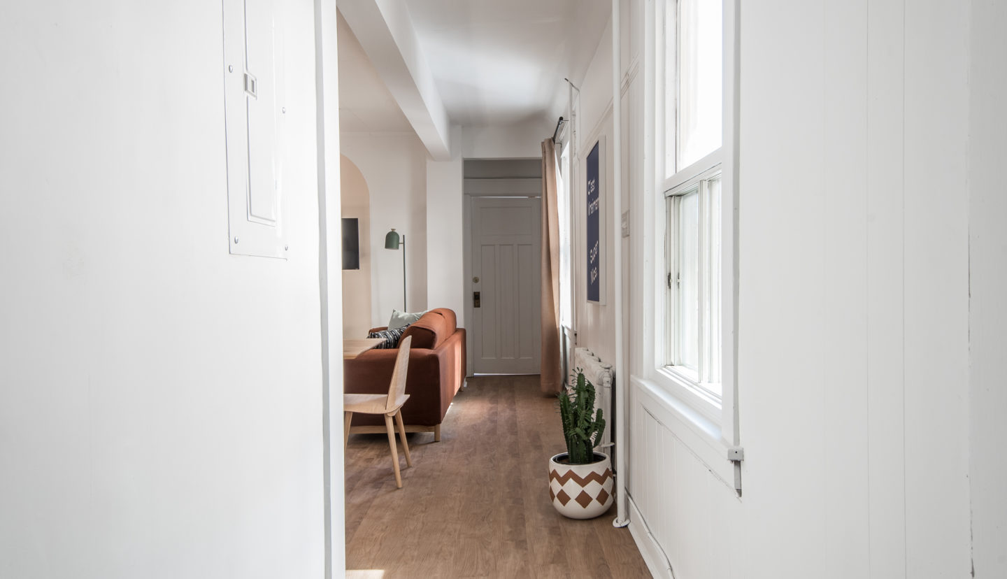 commodore 5 bed hallway