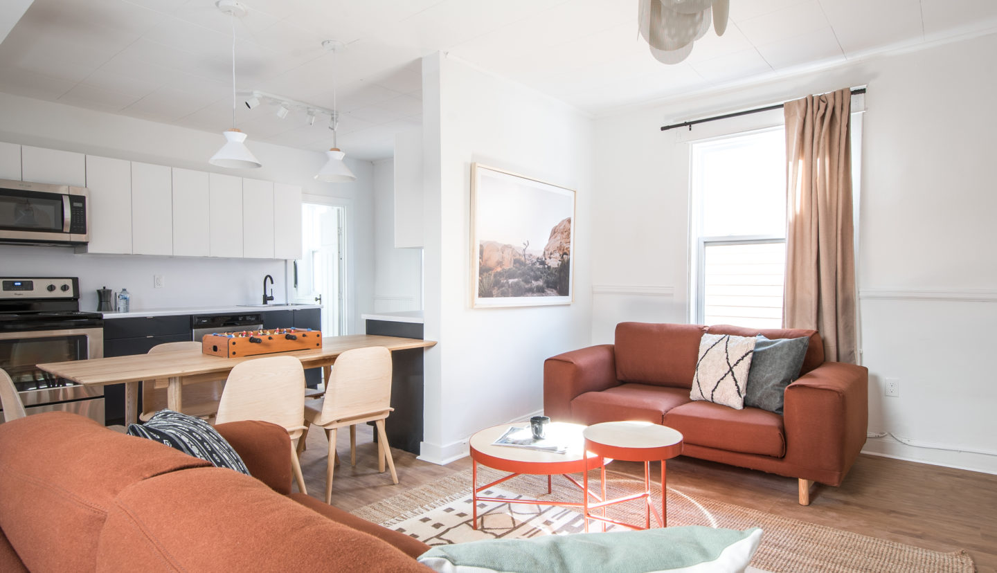 Commodore 3 bed living room